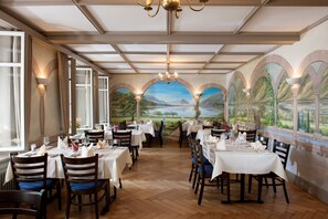 Se sirven desayunos, almuerzos y cocina regional (con vistas al jardín) 