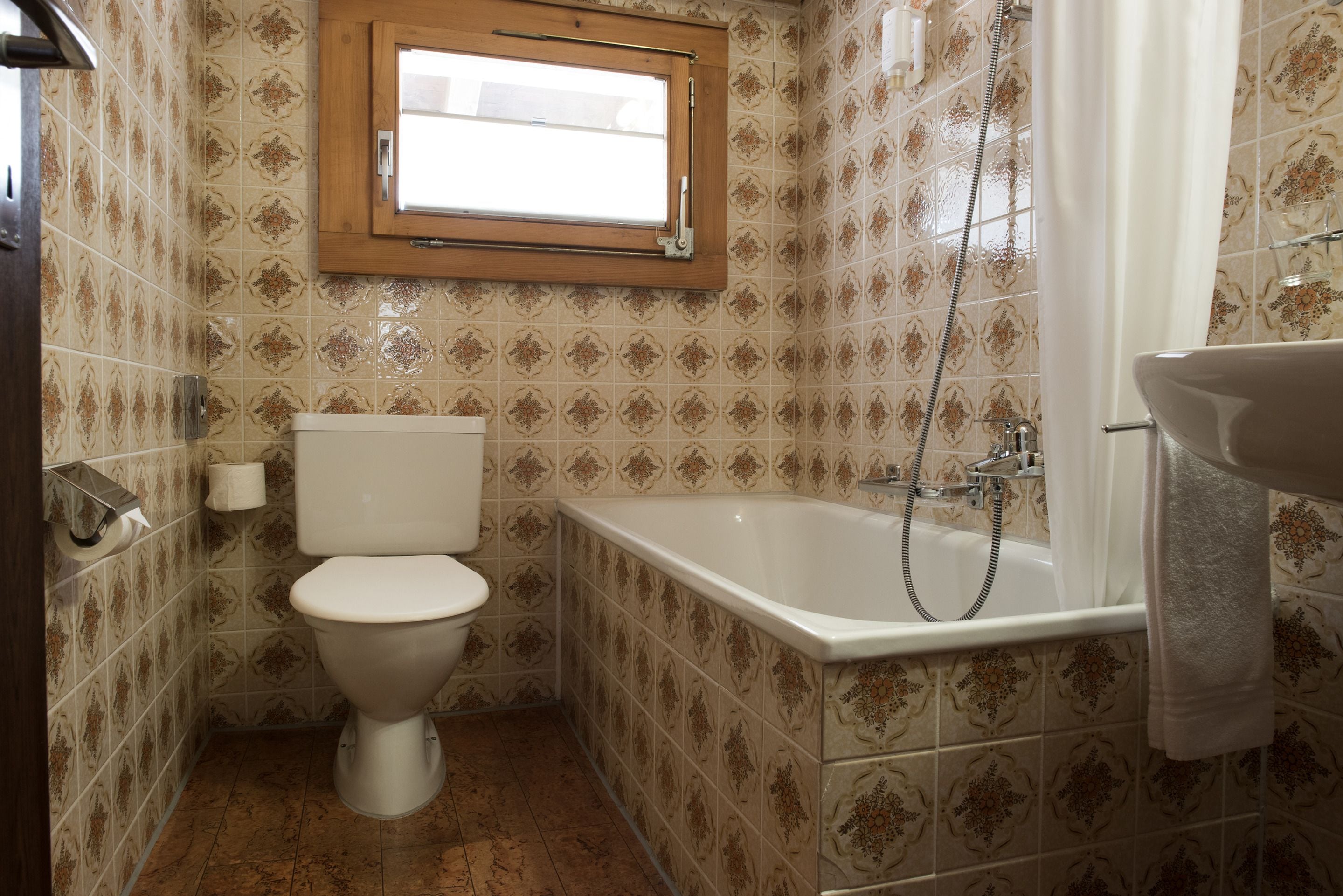 comfort twin room with harder view | bathroom | hair dryer, towels