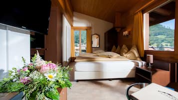 Comfort Twin Room with Harder View | 1 bedroom, in-room safe, desk, blackout drapes