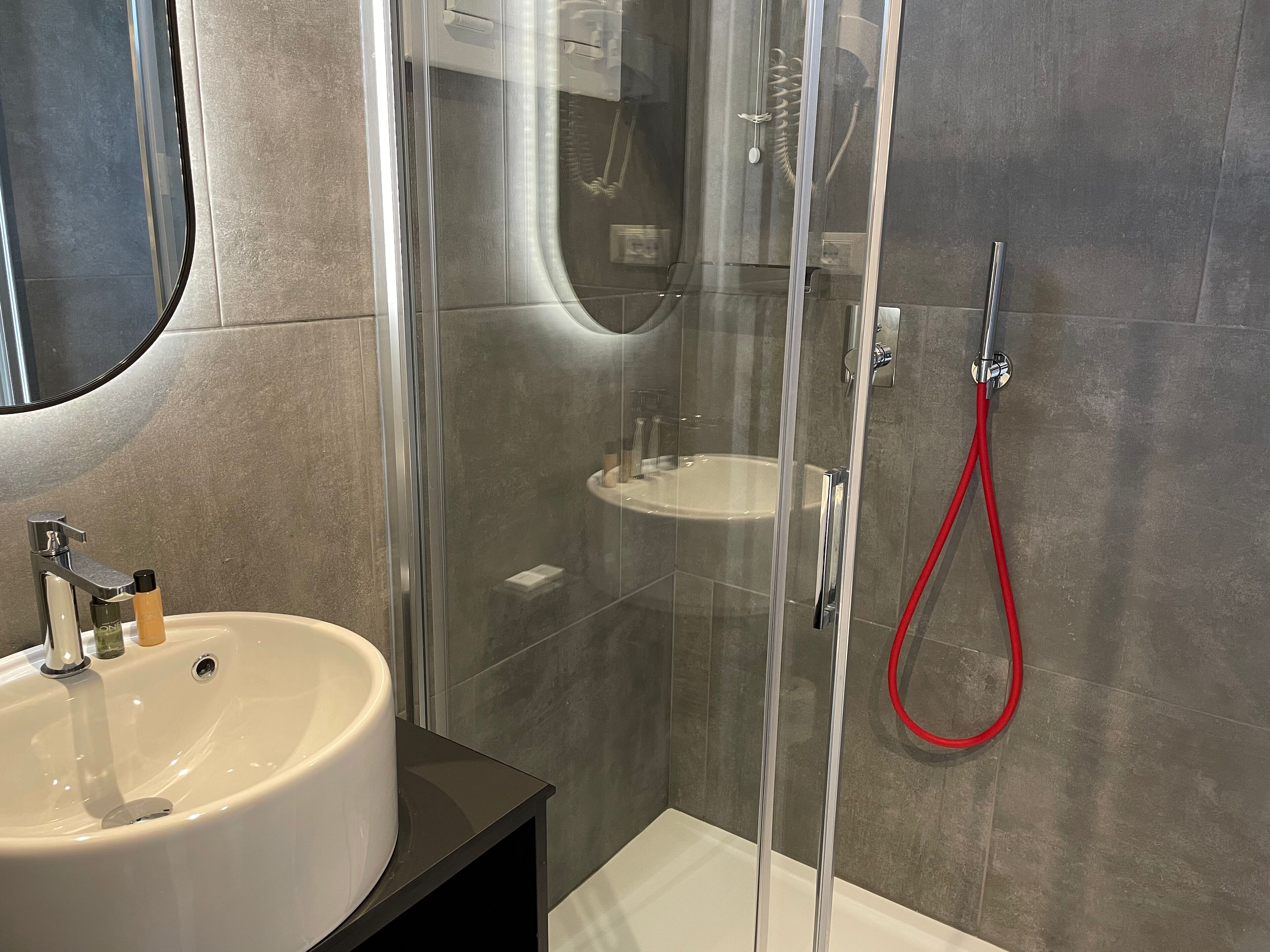 superior room | bathroom | shower, free toiletries, hair dryer, towels