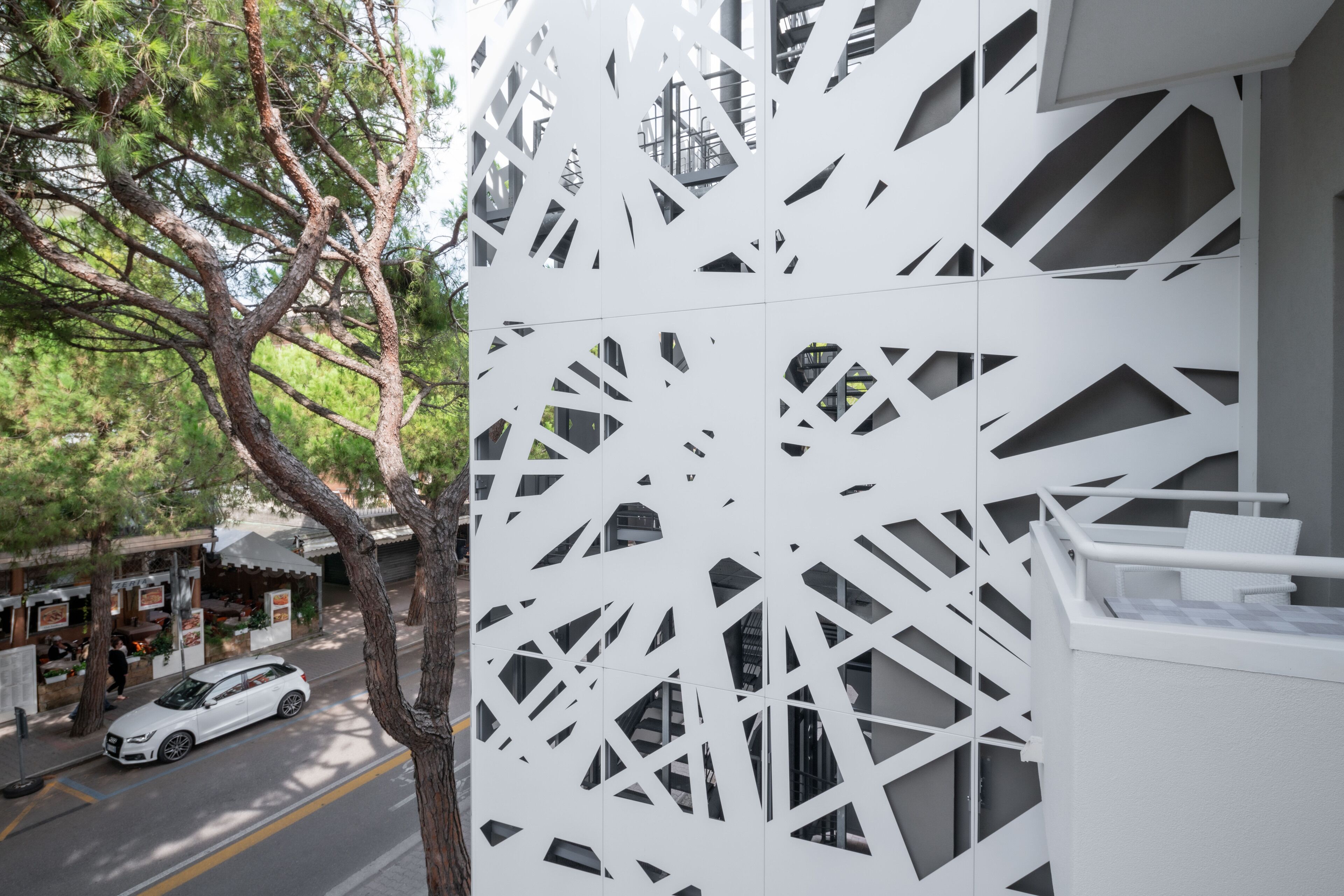 Firemannsrom – basic, flere senger, balkong | Gateutsikt