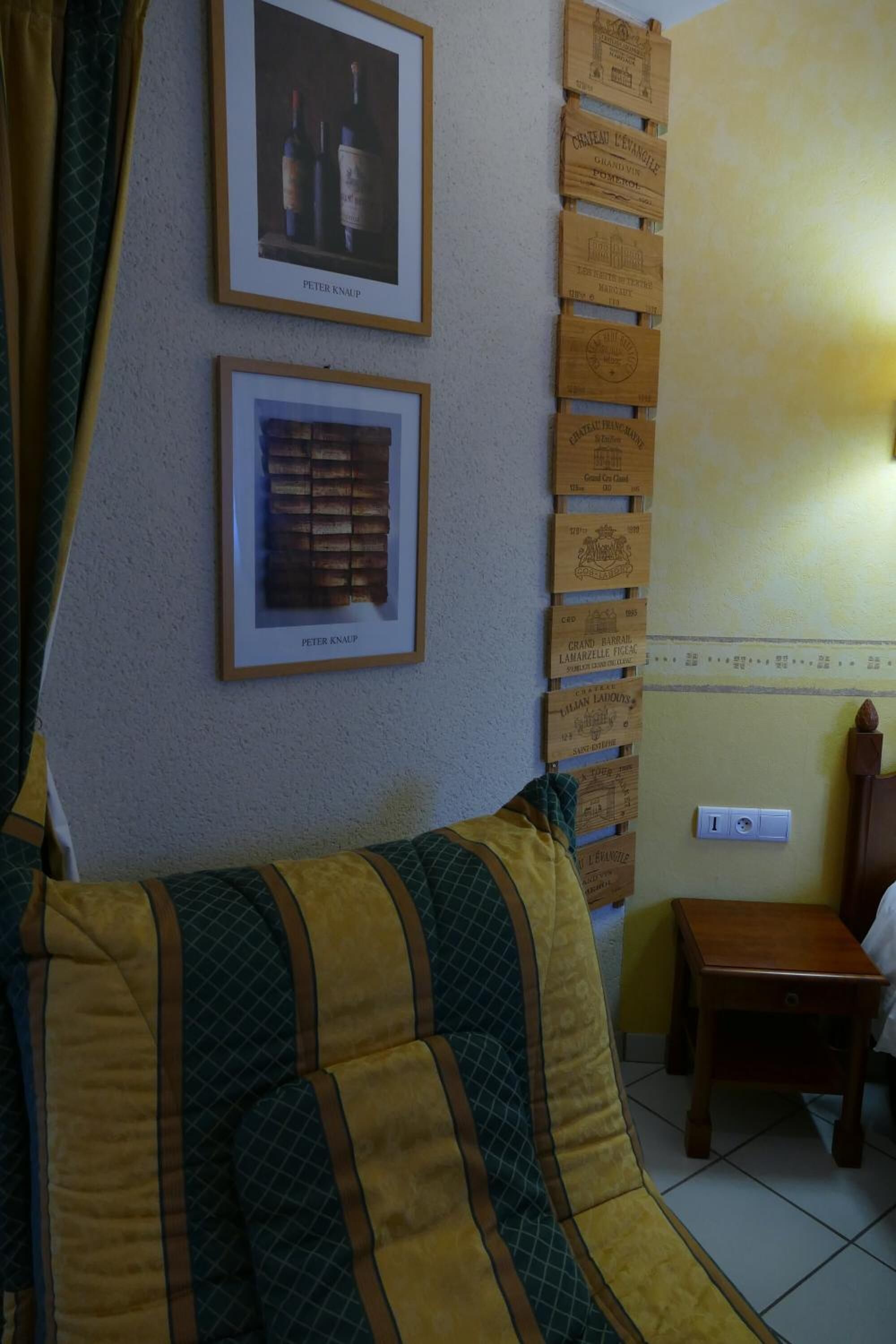 32-inch tv with satellite channels