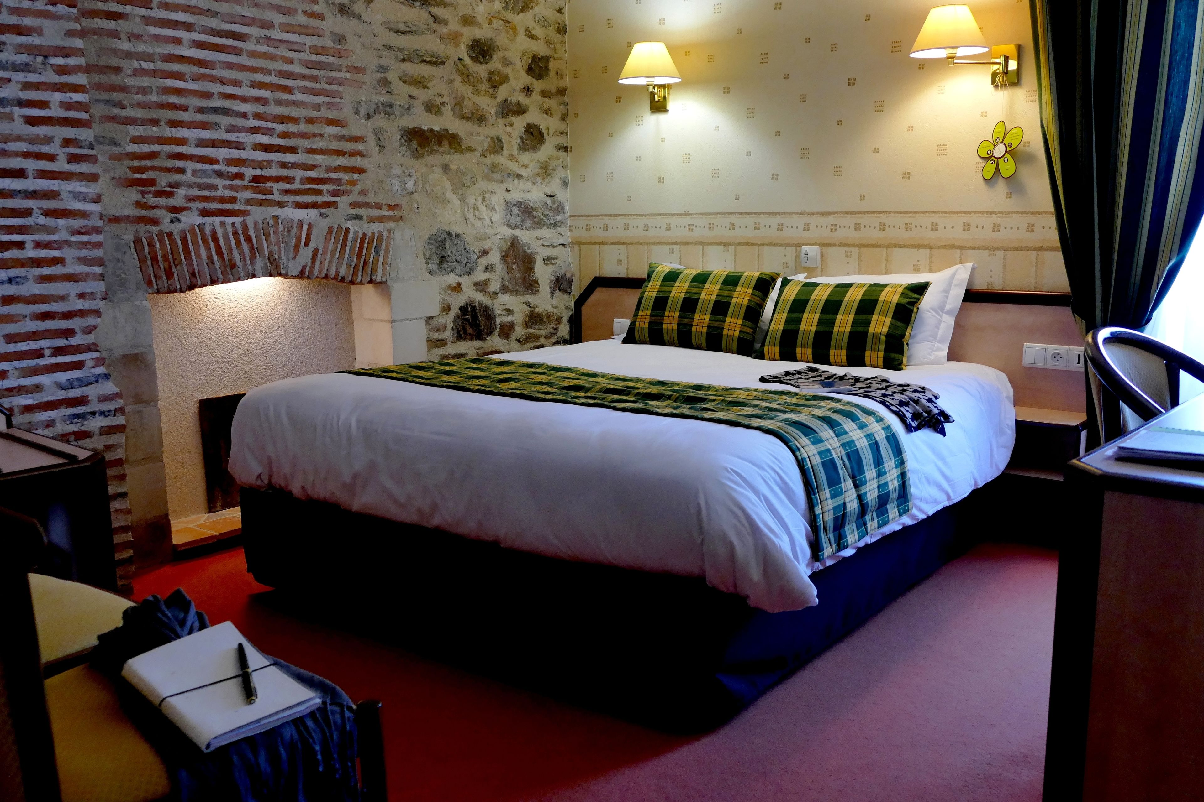 standard double room | desk, blackout curtains, free rollaway beds, free wifi