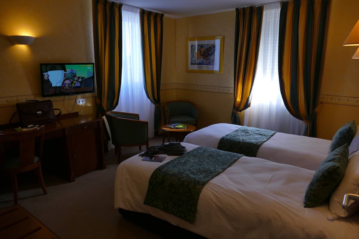 Standard Room, 2 Twin Beds | Desk, blackout drapes, free rollaway beds, free WiFi