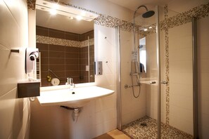 Superior Double Room | Desk, blackout drapes, free rollaway beds, free WiFi - Le Champalud (Orée d'Anjou)