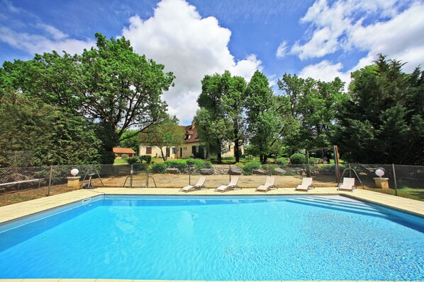 Outdoor pool, pool loungers