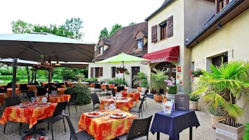 Desayuno buffet (EUR 12 por persona)