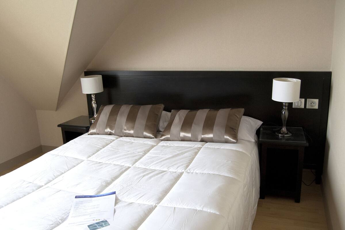 1 bedroom, premium bedding, blackout curtains, free WiFi