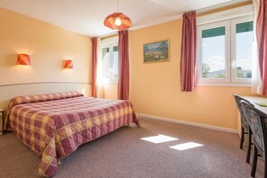 Bureau, Wi-Fi gratuit, draps fournis