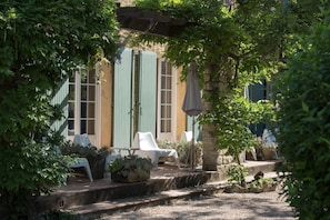 Exterior - Castel Mouisson (Barbentane)