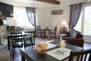 Frühstück (10 EUR pro Person)