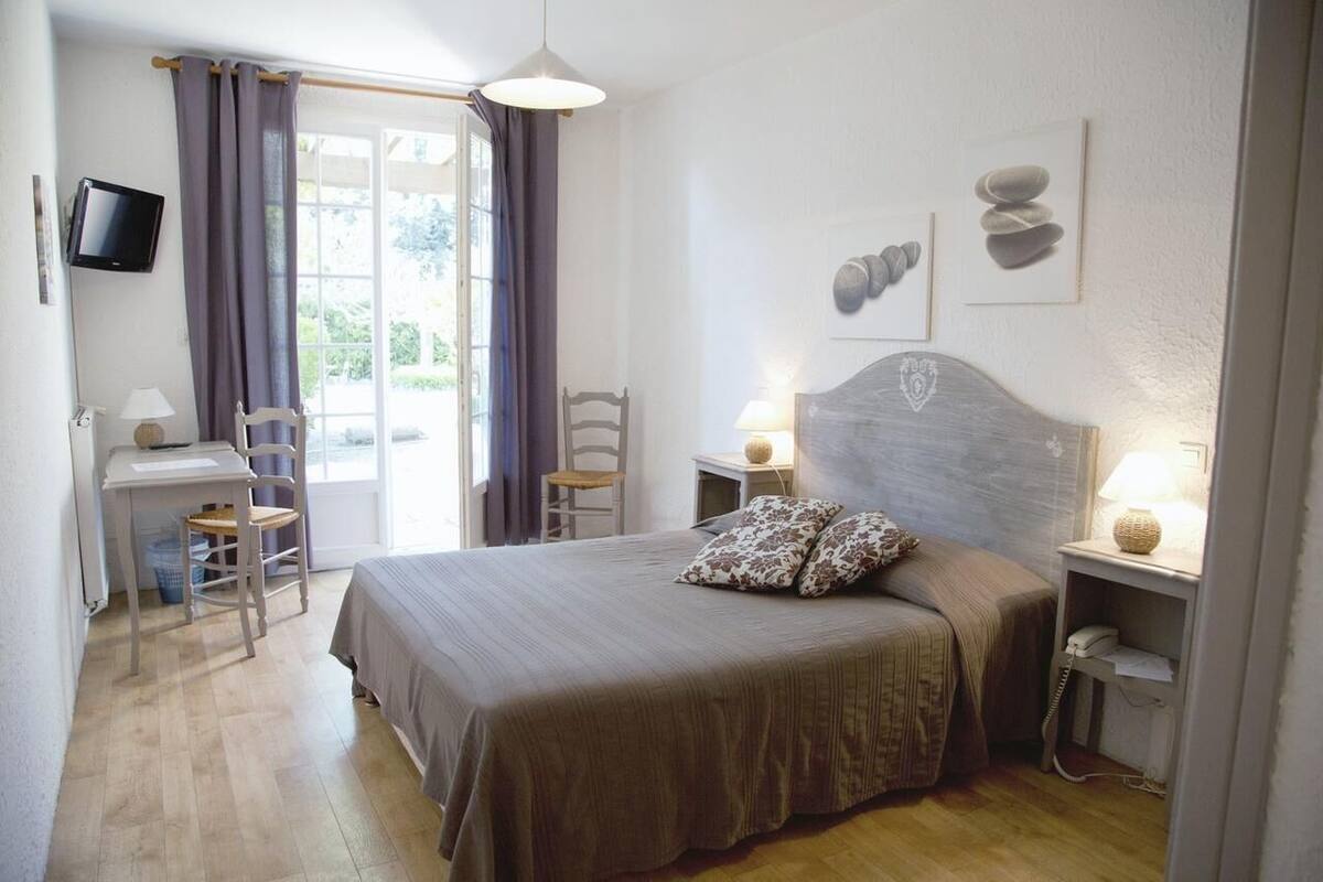 Premium bedding, pillowtop beds, desk, blackout drapes