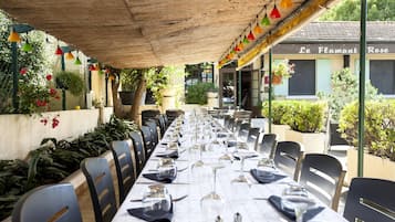 Lunch and dinner served, Regional cuisine