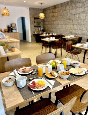 Breakfast meal - Hôtel Holzer II (Porto-Vecchio)