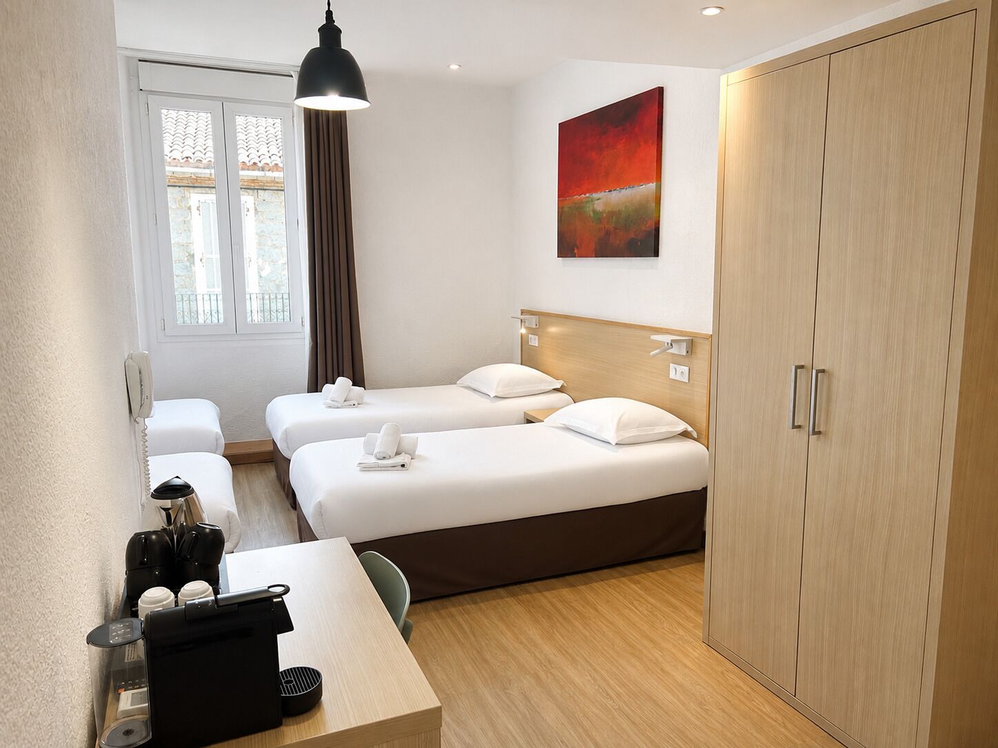 Quadruple Room | In-room safe, desk, soundproofing, free WiFi
