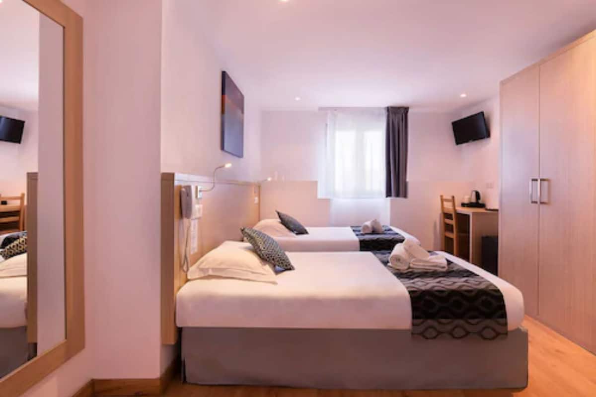 Twin Room | In-room safe, individually furnished, desk, soundproofing