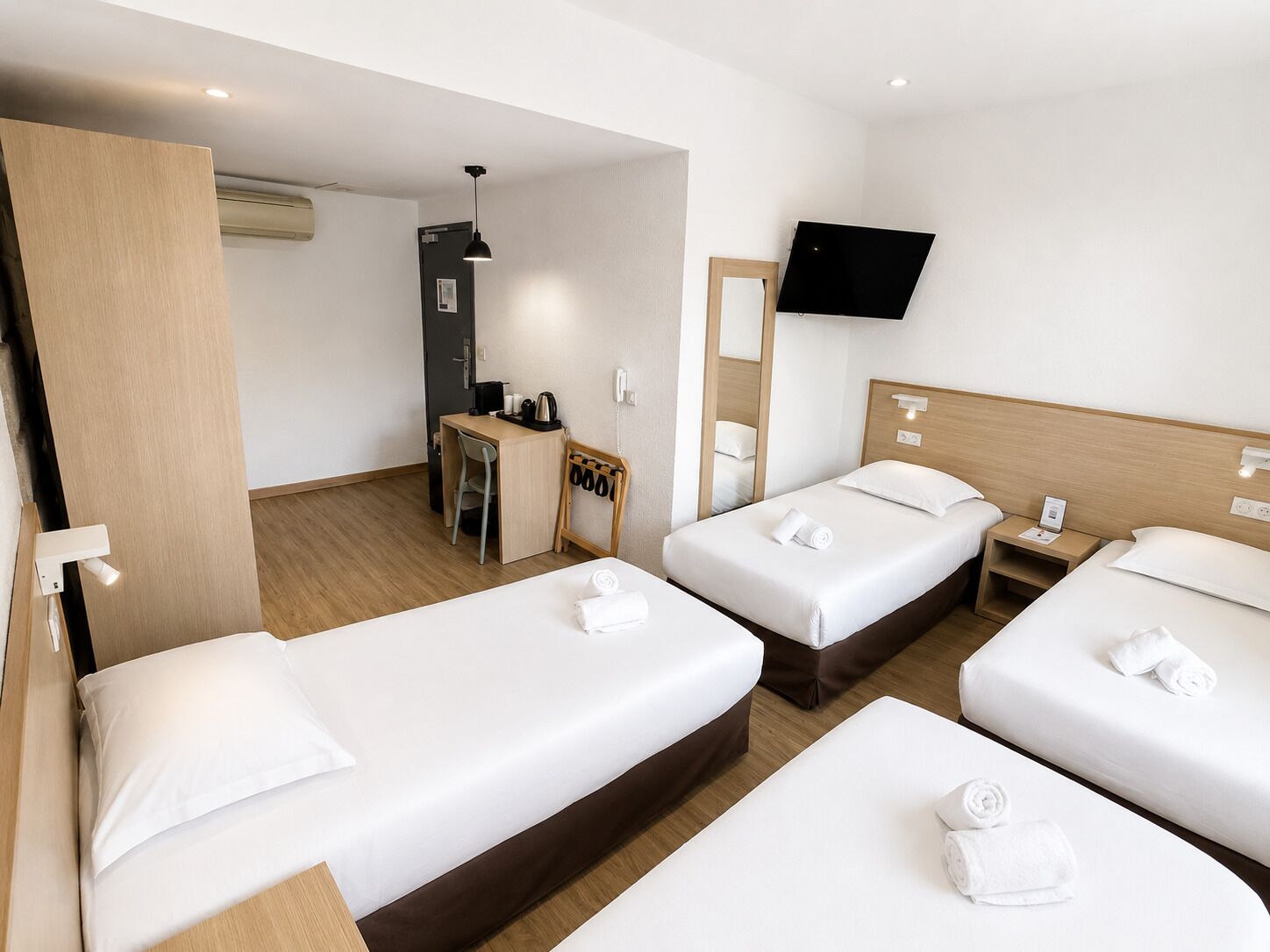 Chambre Quadruple | Coffres-forts dans les chambres, bureau, chambres insonorisées