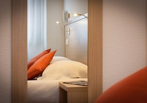 Standard Double Room | In-room safe, individually furnished, desk, soundproofing - Hôtel Holzer II (Porto-Vecchio)