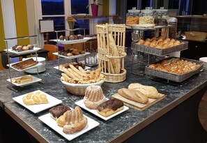 매일 뷔페 아침 식사(1인당 EUR 14)