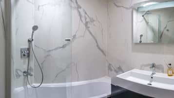 Rainfall showerhead, free toiletries, hair dryer, towels