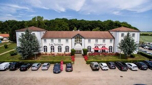 Front of property - Les Tuileries (Fey)