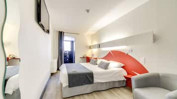 Comfort Double Room, 1 Queen Bed | Premium bedding, desk, cots/infant beds, free WiFi