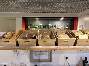 Café da manhã com buffet todos os dias mediante uma taxa