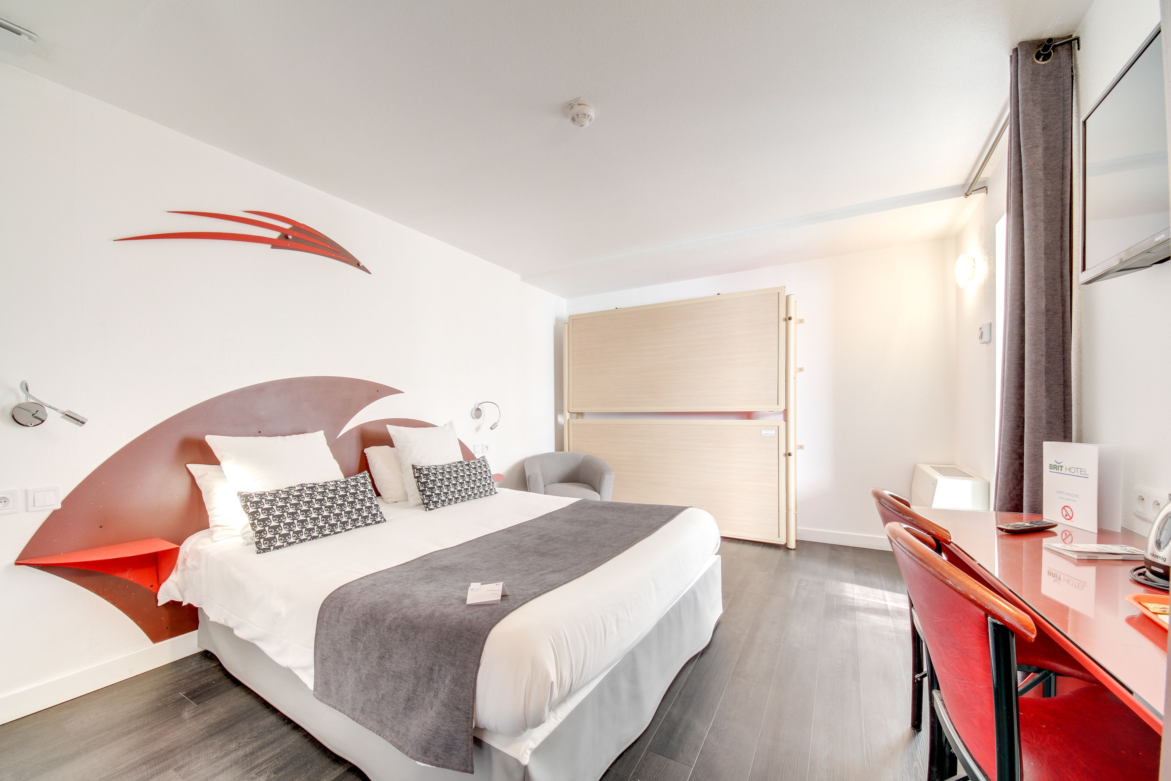 family room (comfort) 6 people | premium bedding, desk, cots/infant beds, free wifi