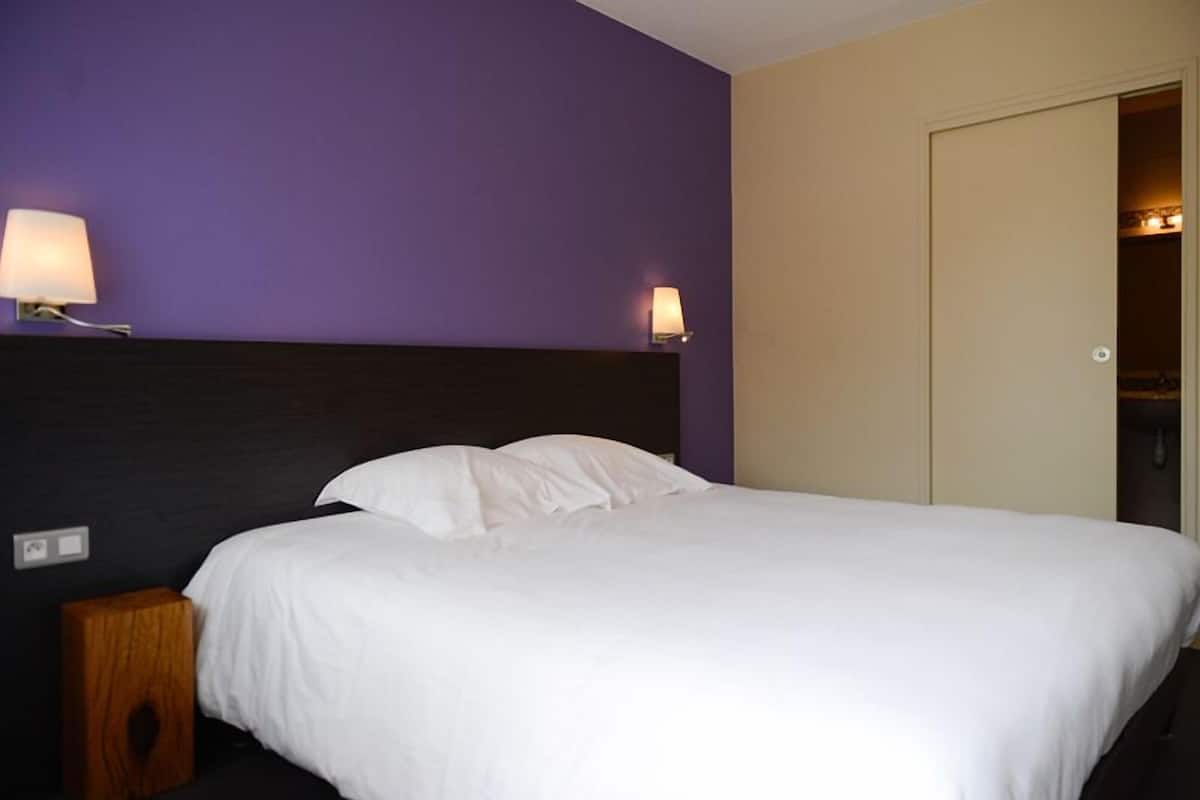 Standard Double Room | Desk, WiFi (free)