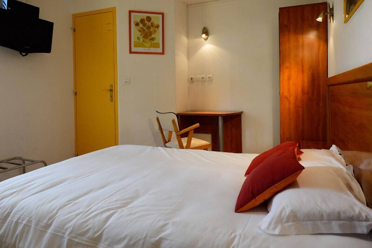 Standard Double Room, Park View | Desk, WiFi (free)