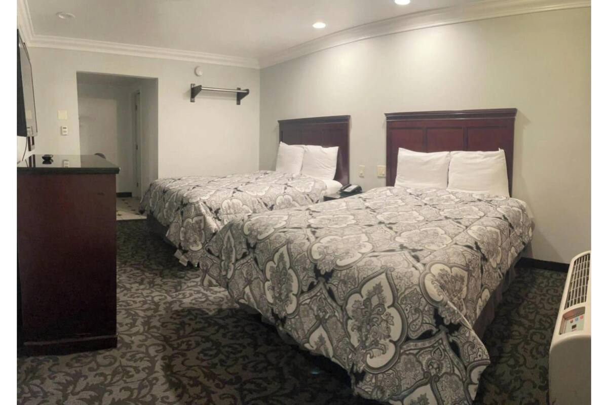 ルーム クイーンベッド 2 台 禁煙 | デスク、アイロン / アイロン台、WiFi (無料)