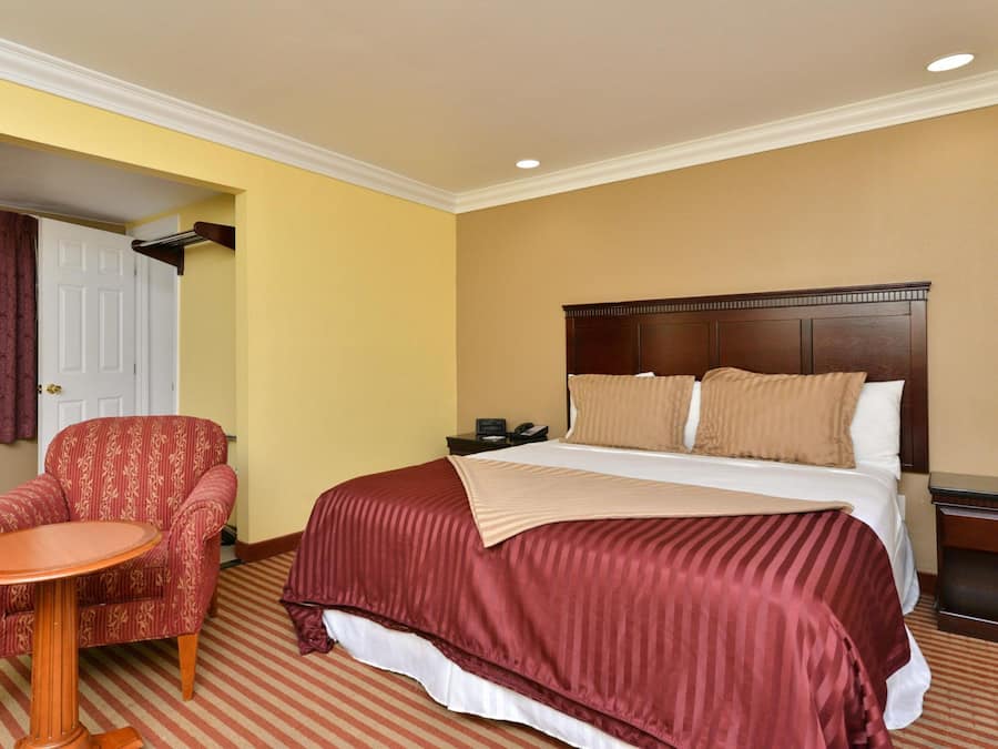 Room, 1 King Bed, Non Smoking, Kitchenette | Desk, iron/ironing board, free WiFi, bed sheets