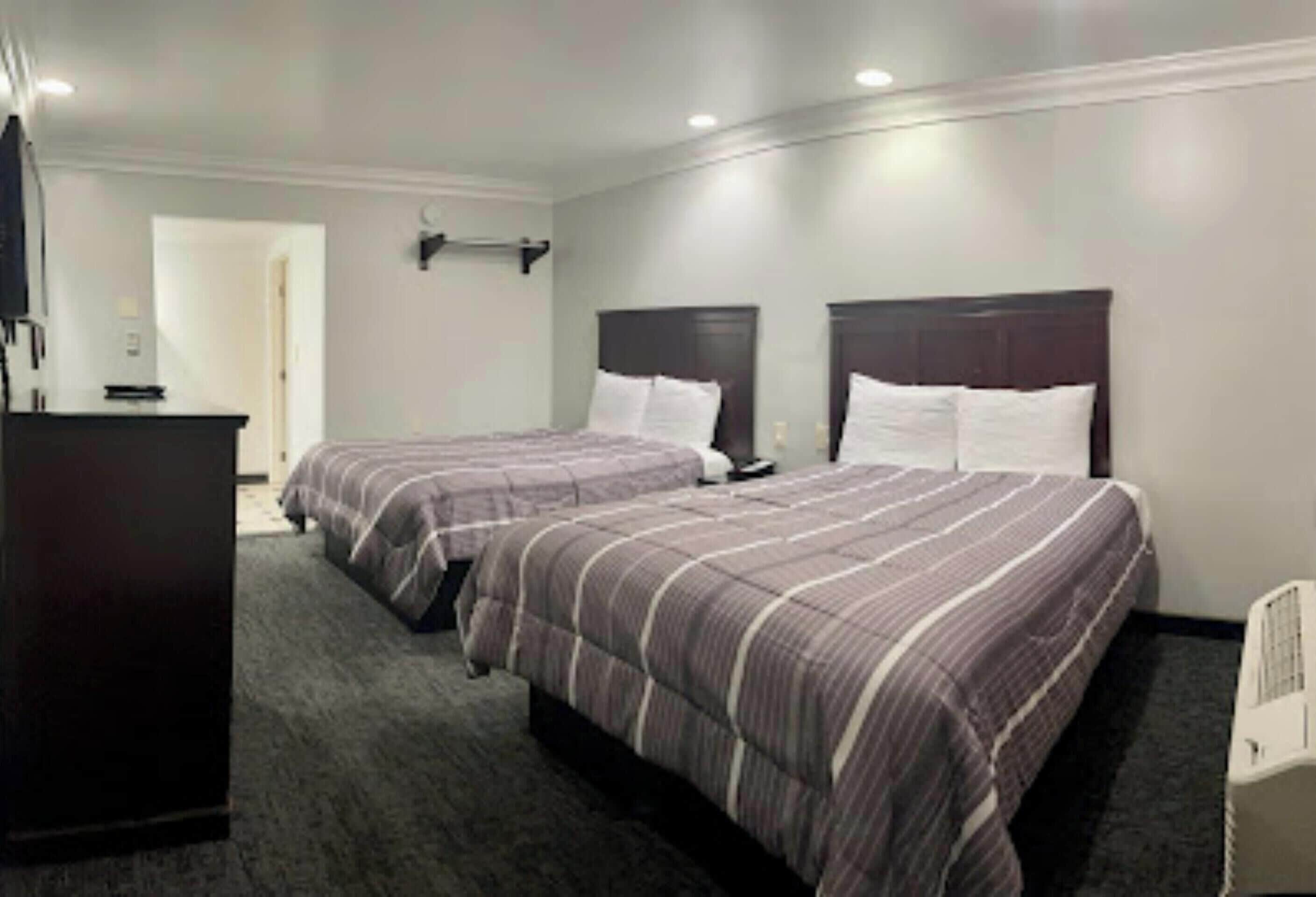 ルーム ダブルベッド 2 台 禁煙 | デスク、アイロン / アイロン台、WiFi (無料)