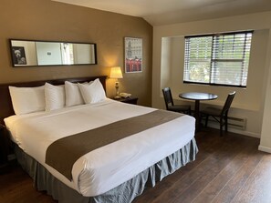 غرفة | مكواة/لوح كي وملاءات أسرّة