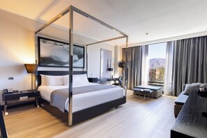 Suíte júnior, 1 cama King, para não fumantes, banheira de hidromassagem | Vista para a rua