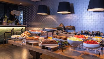 Free daily buffet breakfast