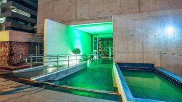 Breakfast, lunch and dinner served