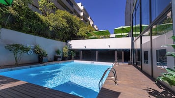 Hồ bơi trong nhà, hồ bơi ngoài trời