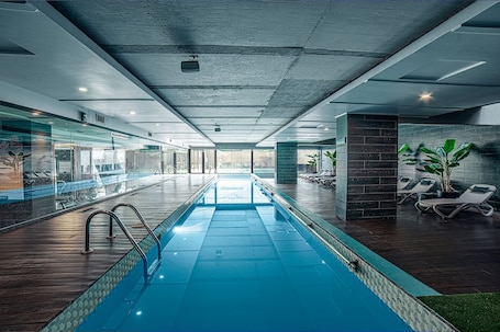 室内游泳池,室外游泳池