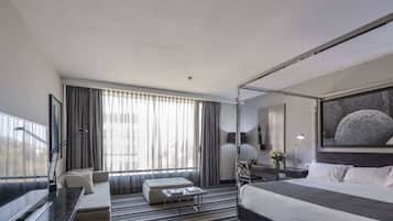 Junior Suite, 1 King Bed, Non Smoking, Jetted Tub | Premium bedding, down duvets, pillow-top beds, minibar