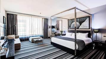 Junior Suite, 1 King Bed, Non Smoking, Jetted Tub