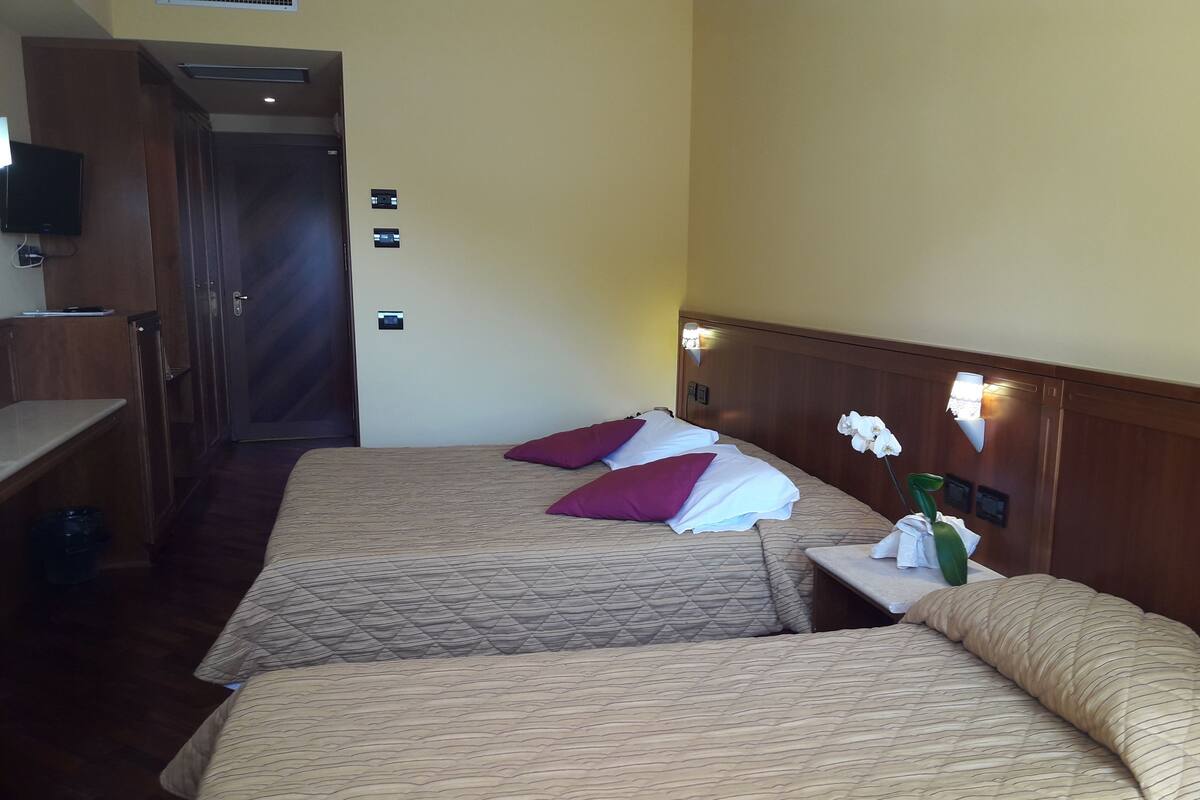Triple Room | Minibar, in-room safe, desk, soundproofing