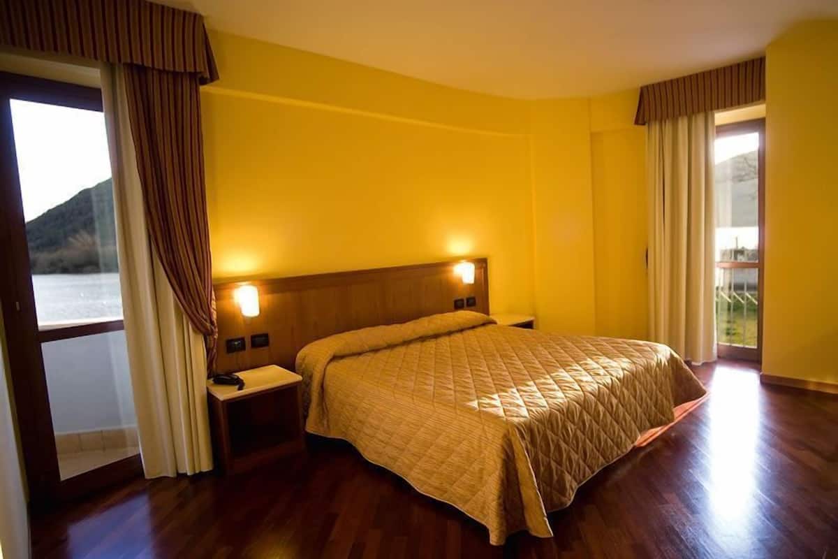 minibar, in-room safe, desk, soundproofing