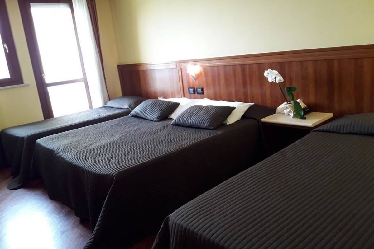 quadruple room | minibar, in-room safe, desk, soundproofing