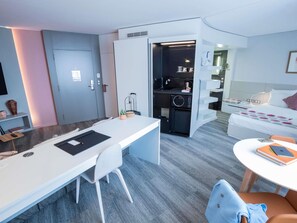 Deluxe-Suite, 1 Doppelbett | 1 Schlafzimmer, Zimmersafe, Schreibtisch, laptopgeeigneter Arbeitsplatz