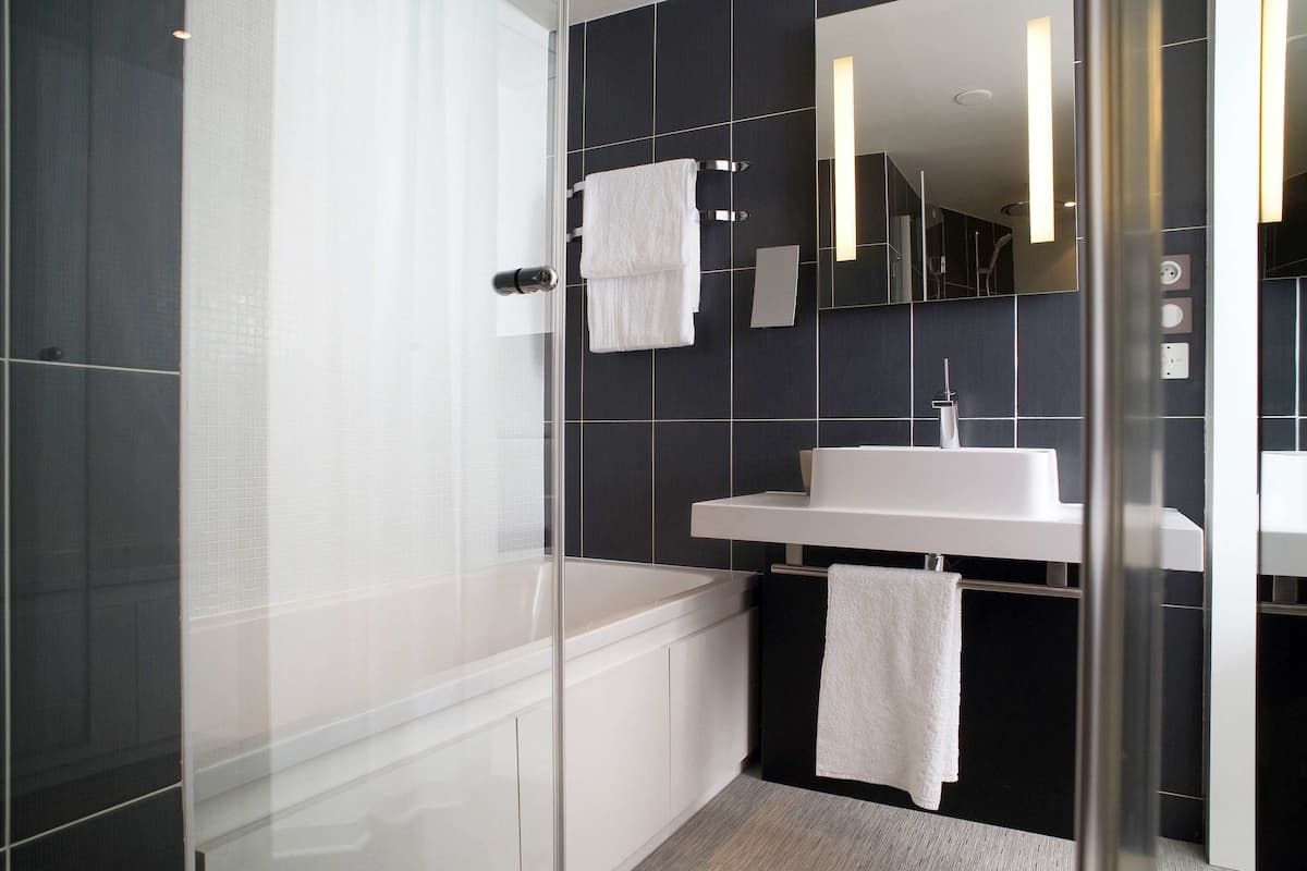 separate bathtub and shower, deep-soaking bathtub, rainfall showerhead