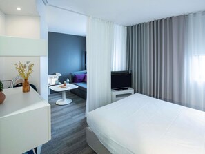 1 bedroom, in-room safe, desk, laptop workspace - Novotel Suites Luxembourg (Luxembourg City)