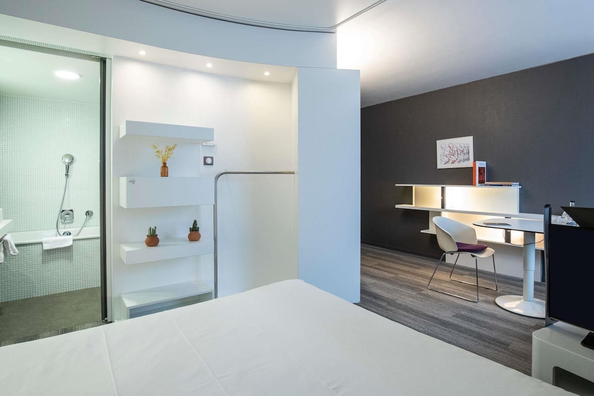 superior suite, multiple beds | 1 bedroom, in-room safe, desk, laptop workspace