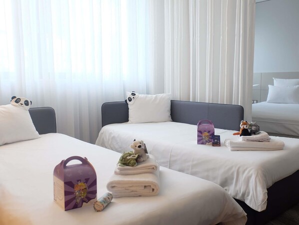 Superior-Suite, Mehrere Betten | 1 Schlafzimmer, Zimmersafe, Schreibtisch, laptopgeeigneter Arbeitsplatz