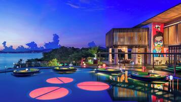 2 bars/lounges, poolside bar, beach bar